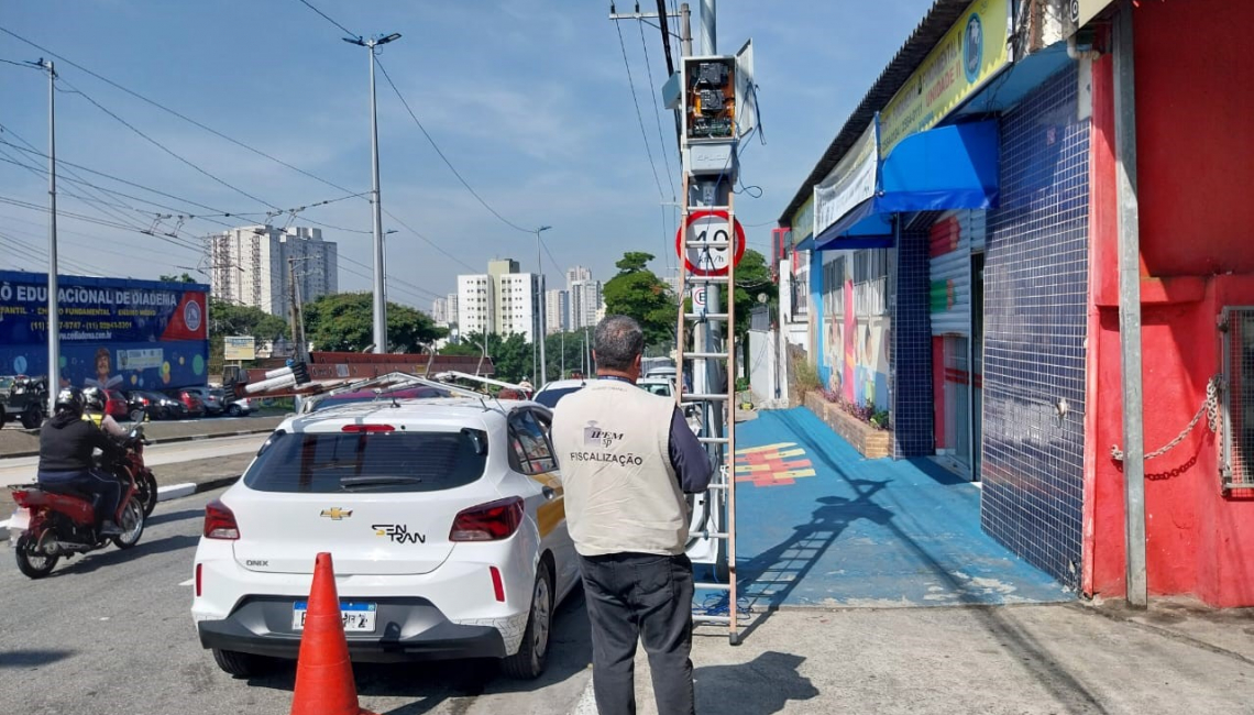 Em Diadema, Ipem-SP verifica radar na avenida Conceição